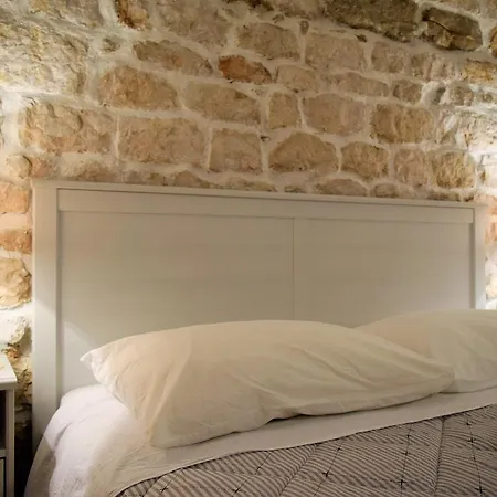 Old Town Apartment *