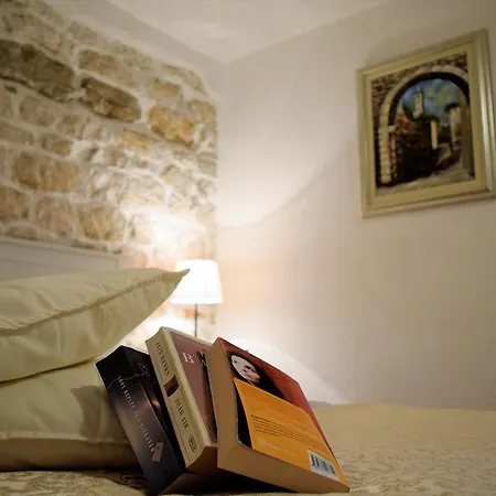 Old Town Apartment *
