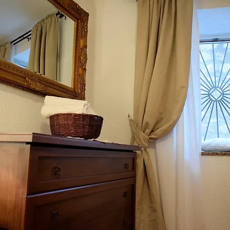 Old Town Apartment *