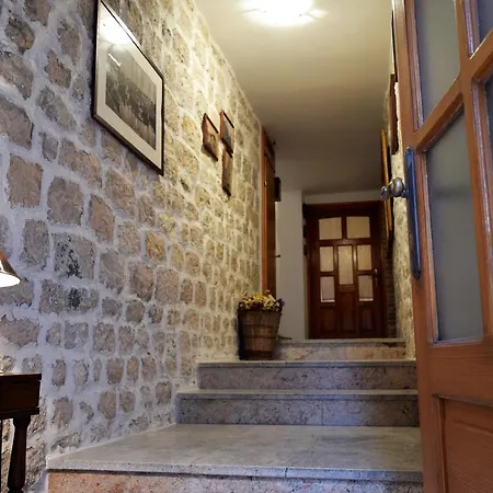 Old Town Apartment *