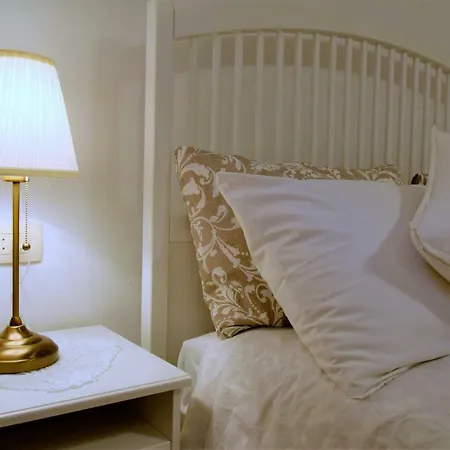 Old Town Apartment *